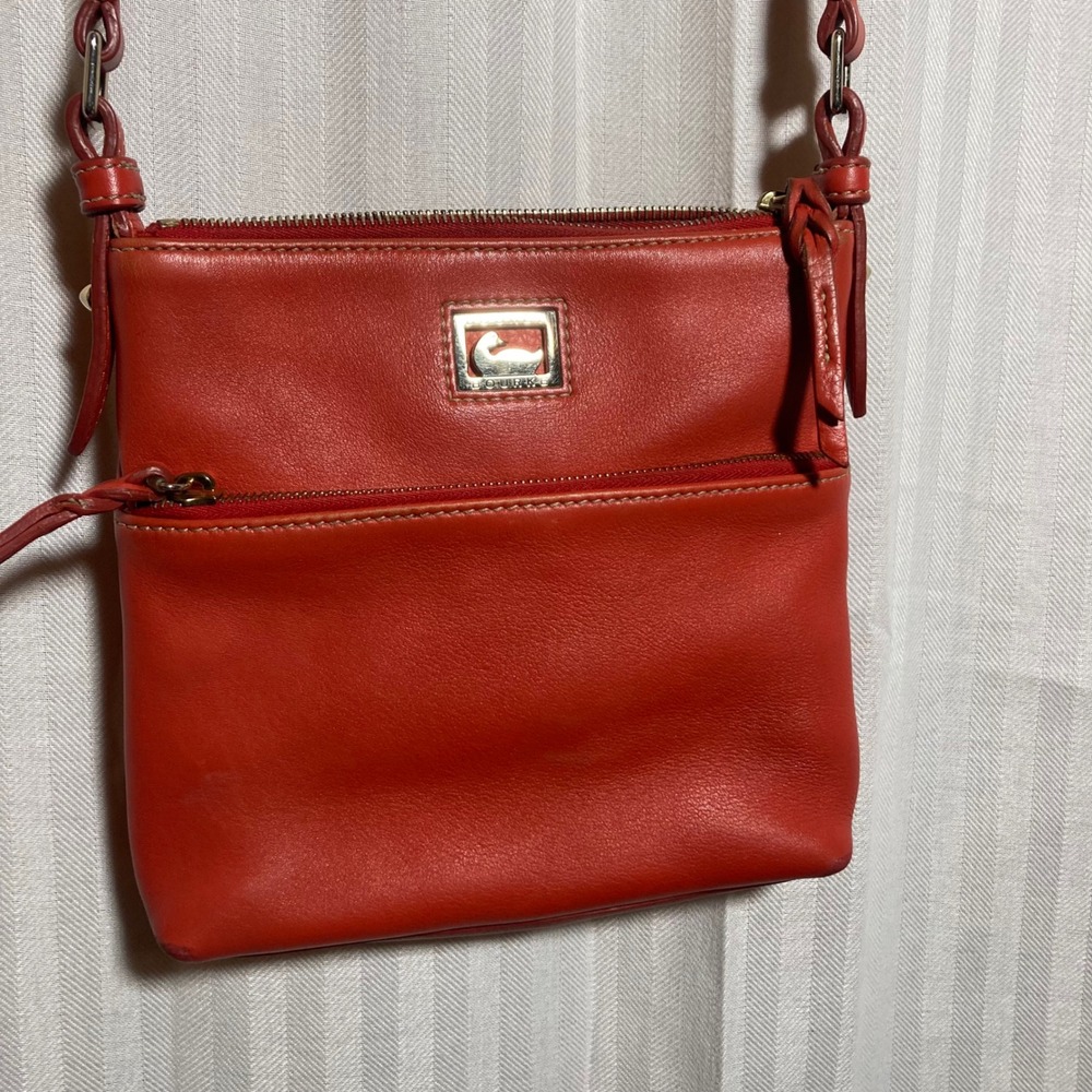 Dooney & Bourke Burnt Orange Leather Crossbody Bag Front Zip Pocket Duck Logo‎